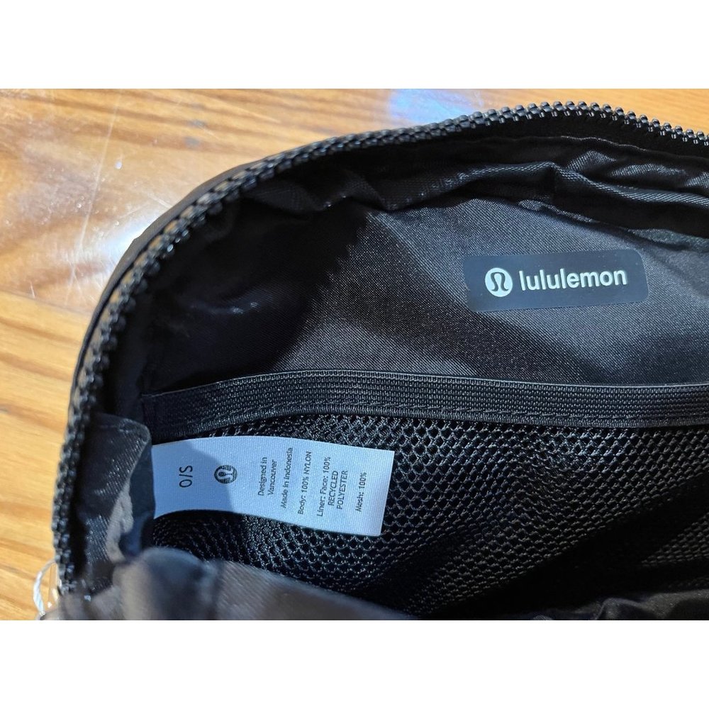 Lululemon everywhere belt bag black 2L-new with tag - Picture 8 of 10